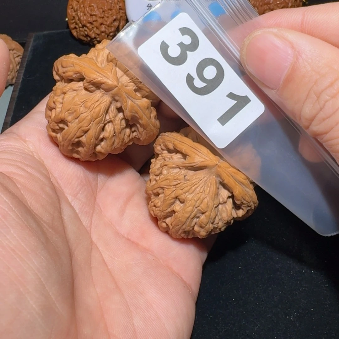 文玩核桃把件六**言红锦鲤