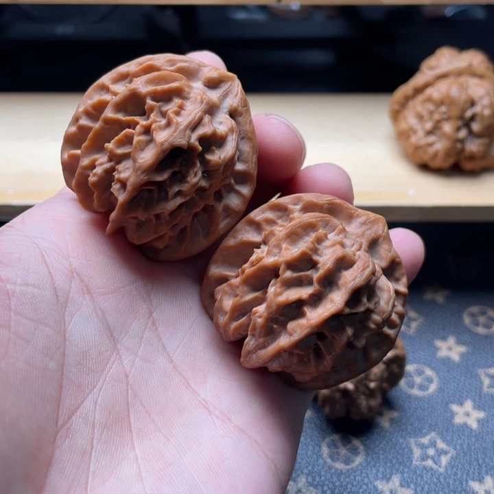 核桃曹大龙文玩核桃