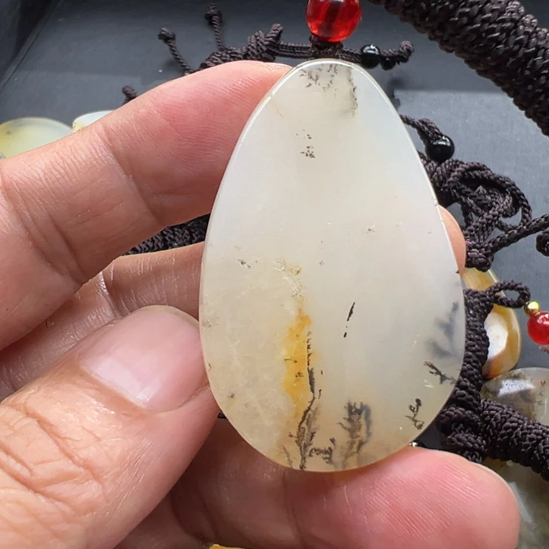 石英质玉未镶嵌颈饰