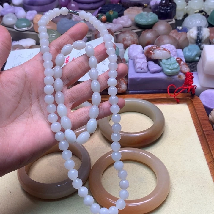 石英岩玉未镶嵌一套