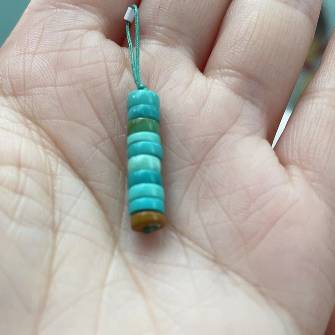 绿松石颈饰未镶嵌