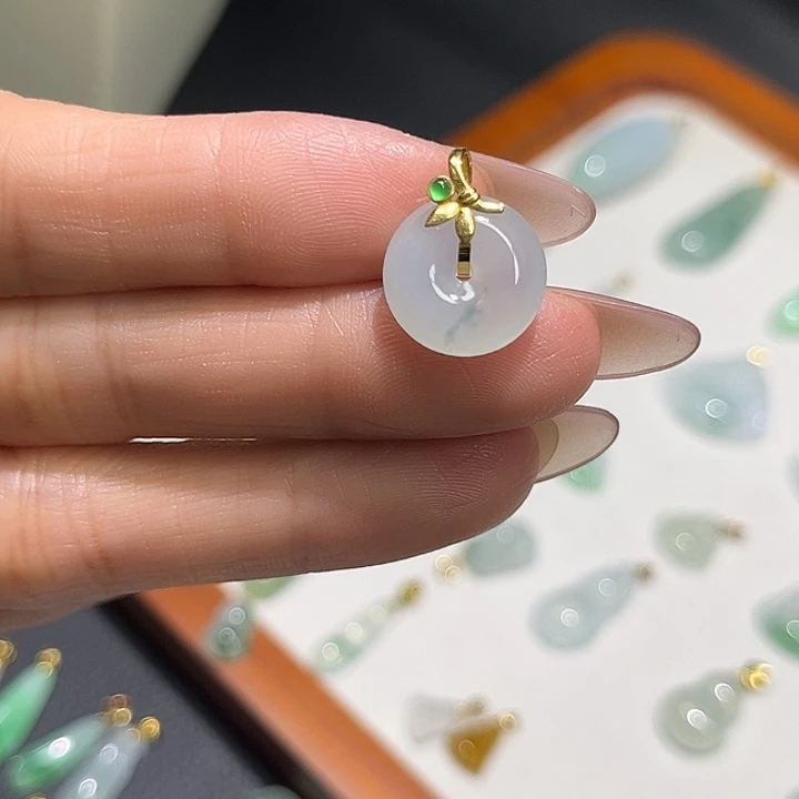 翡翠18K金镶嵌颈饰