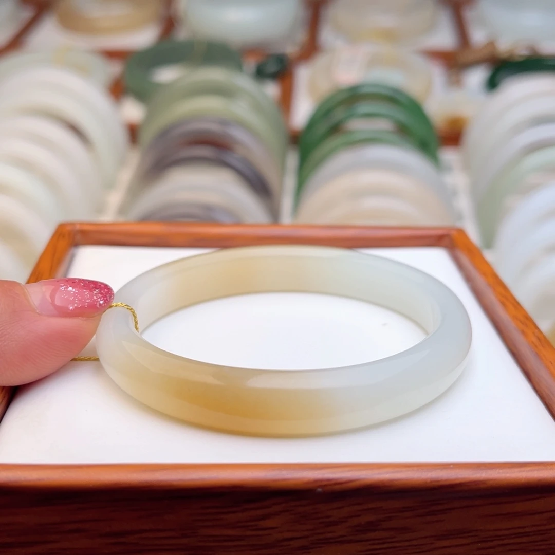 和田玉未镶嵌手镯51.6