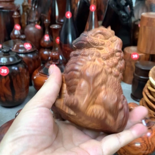 顺***市木大红酸枝小狮子一个