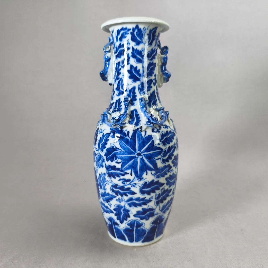 25072529清光绪青花堆塑缠枝花卉赏瓶 高26cm A01183