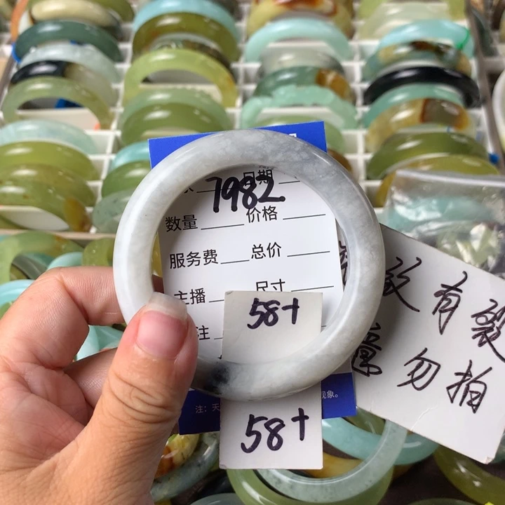 蛇纹石玉未镶嵌手镯7982