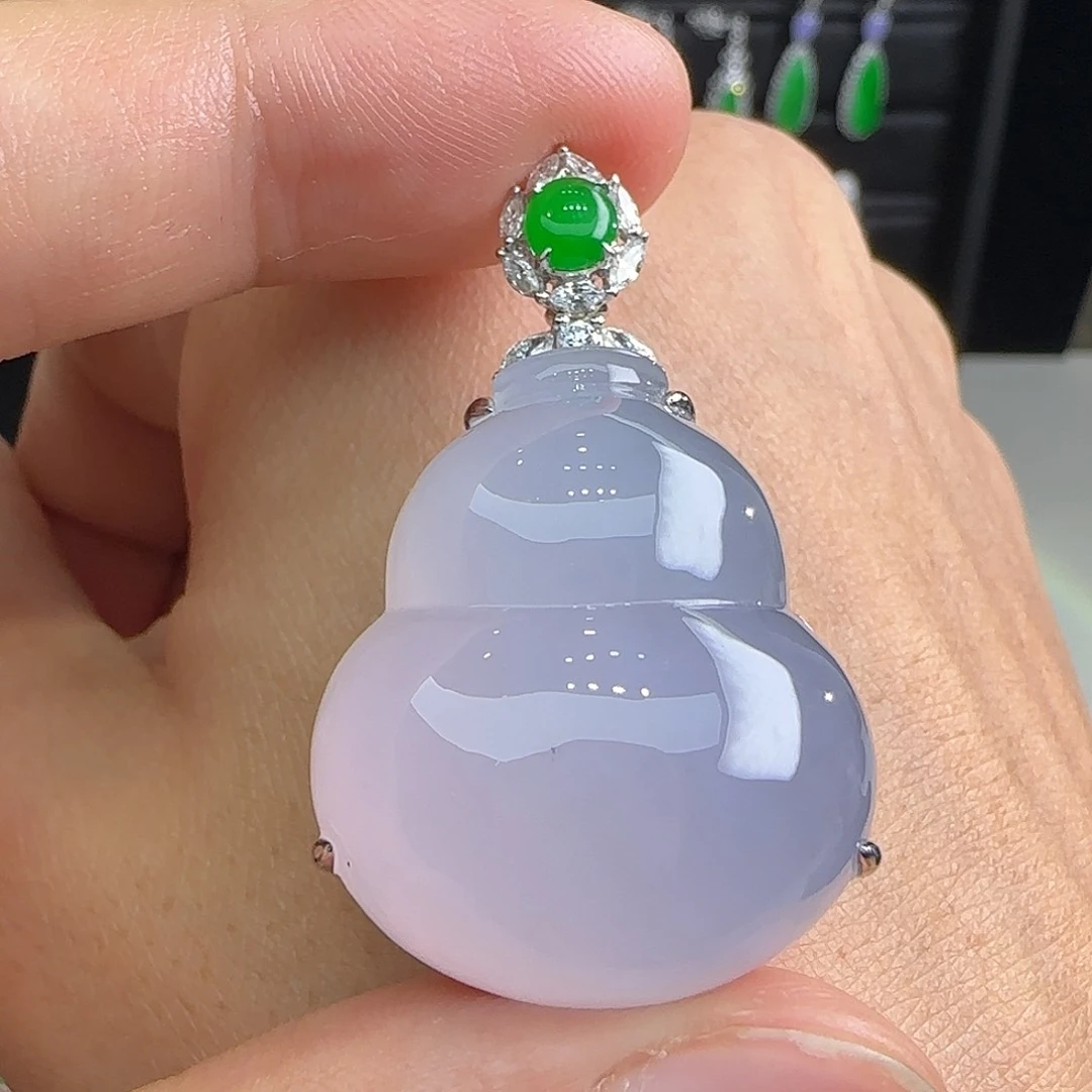 颈饰18K金镶嵌翡翠天然翡翠
