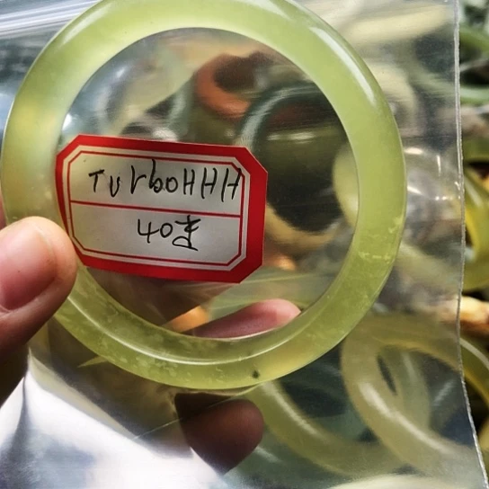 蛇纹石玉手镯未镶嵌T****.