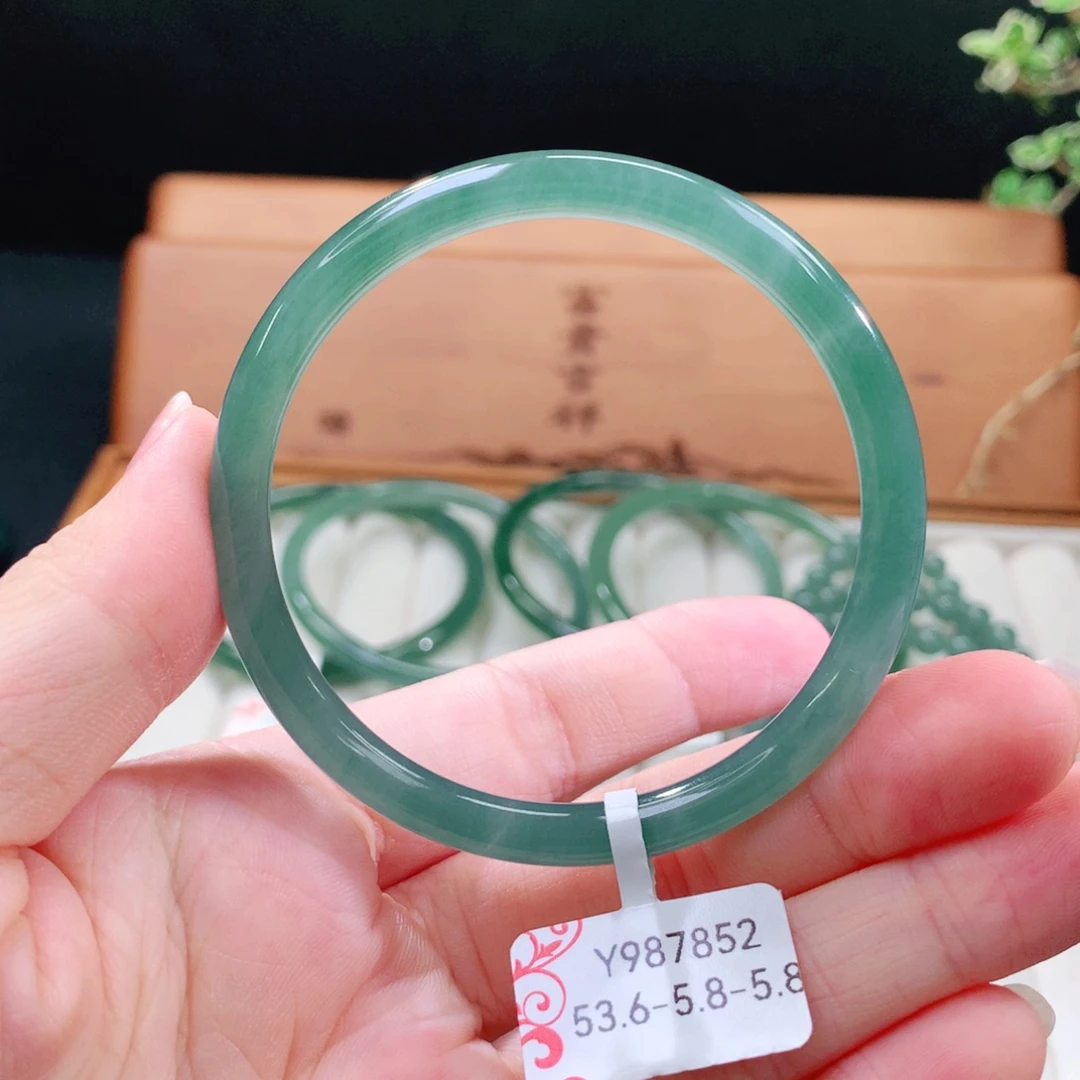 翡翠手镯（圆镯）未镶嵌