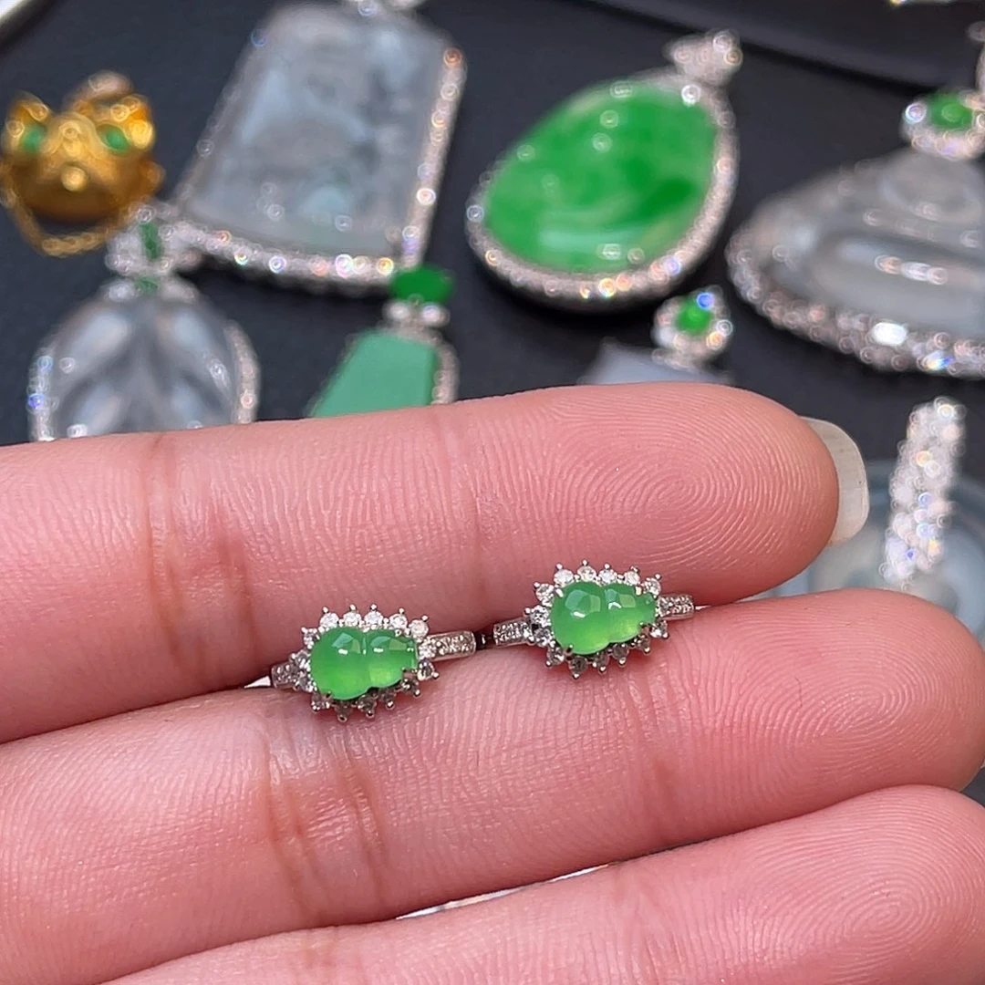 翡翠18K金镶嵌耳饰葫芦