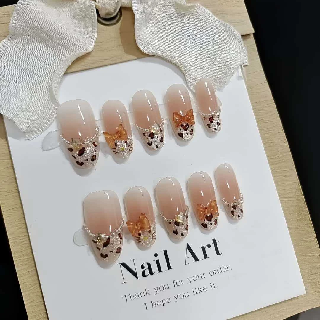 璀璨豹纹中椭圆腮红可爱纯手工穿戴甲短款爆闪猫眼闪钻显白美甲