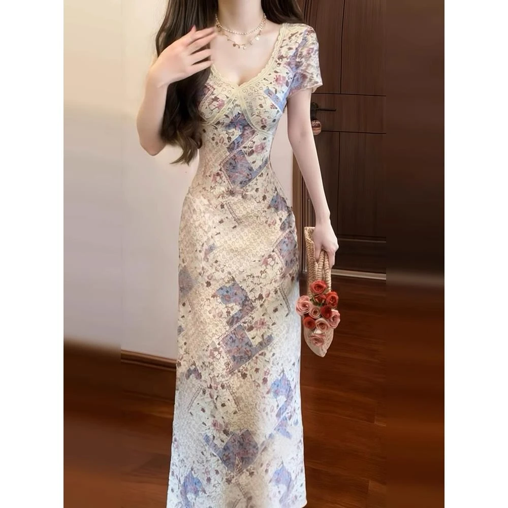 女装法式高级感碎花连衣裙子女夏季2025年新款小个子香风气质包臀