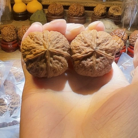 把件文玩核桃大方四棱带彩34