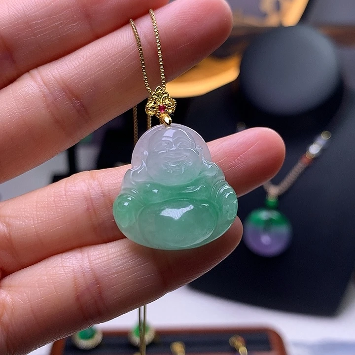 翡翠吊坠(赠链)未镶嵌