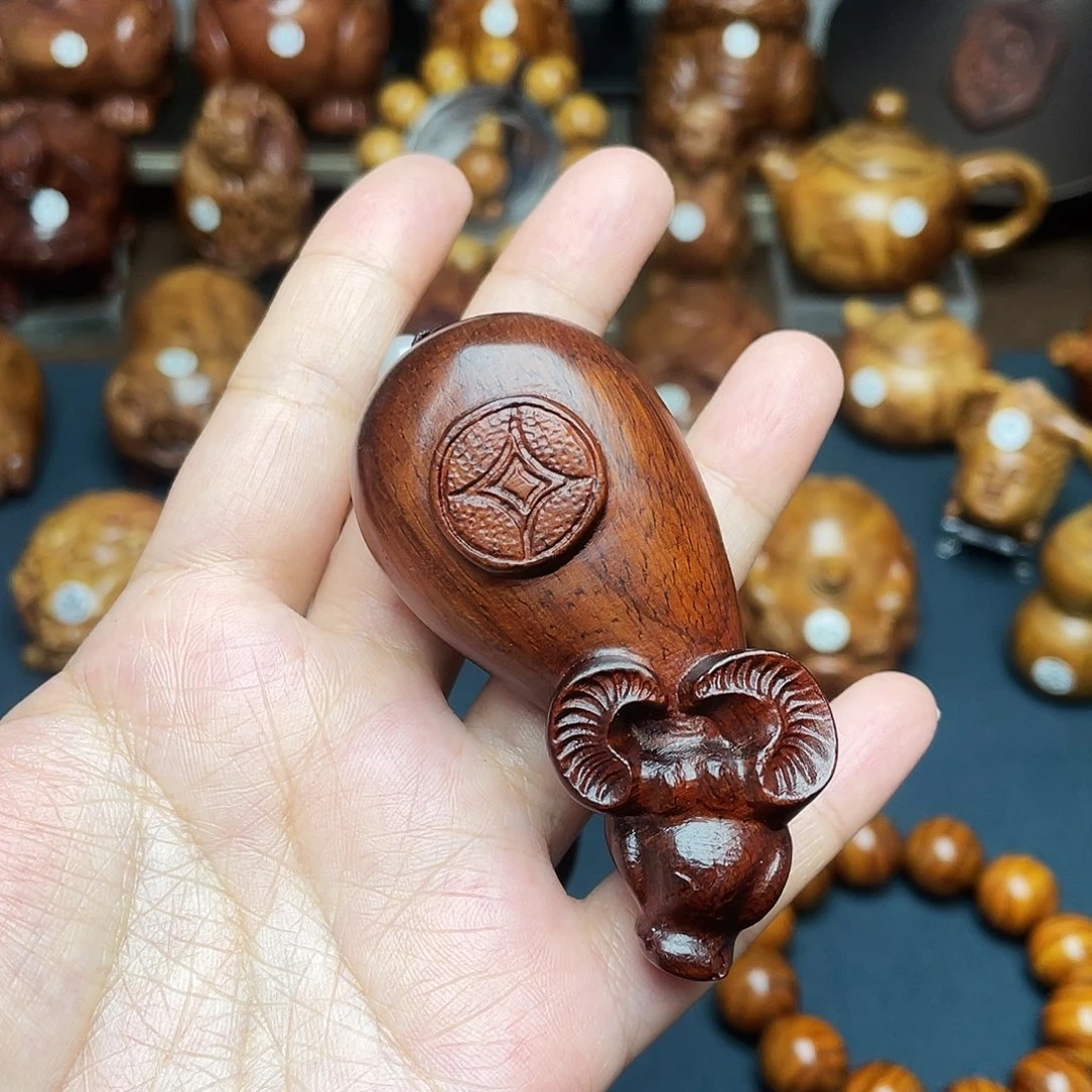 木印尼紫檀牛手把件
