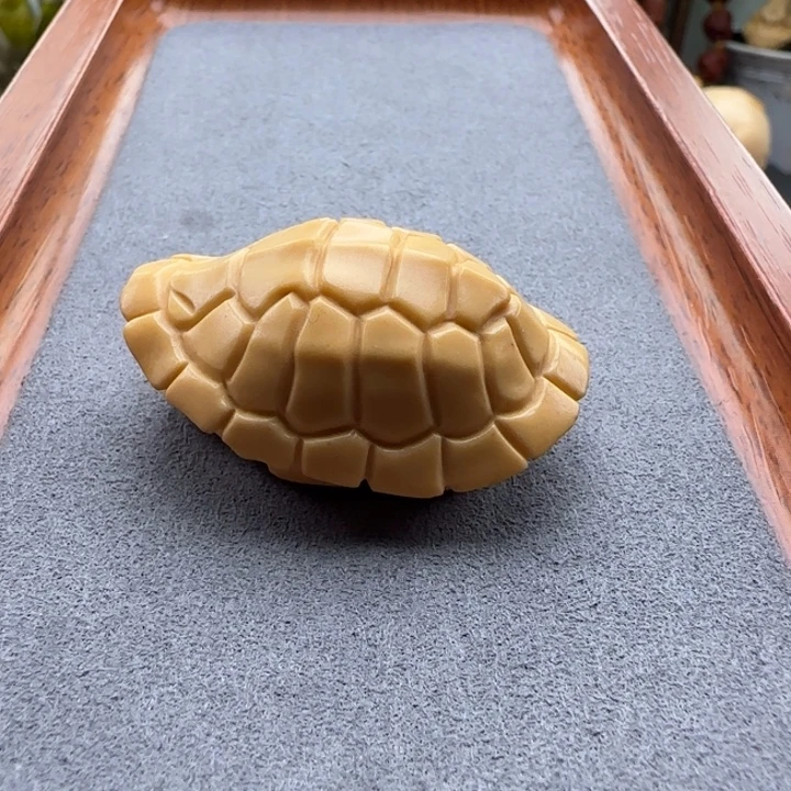 石英质玉（缅黄）未镶嵌颈饰