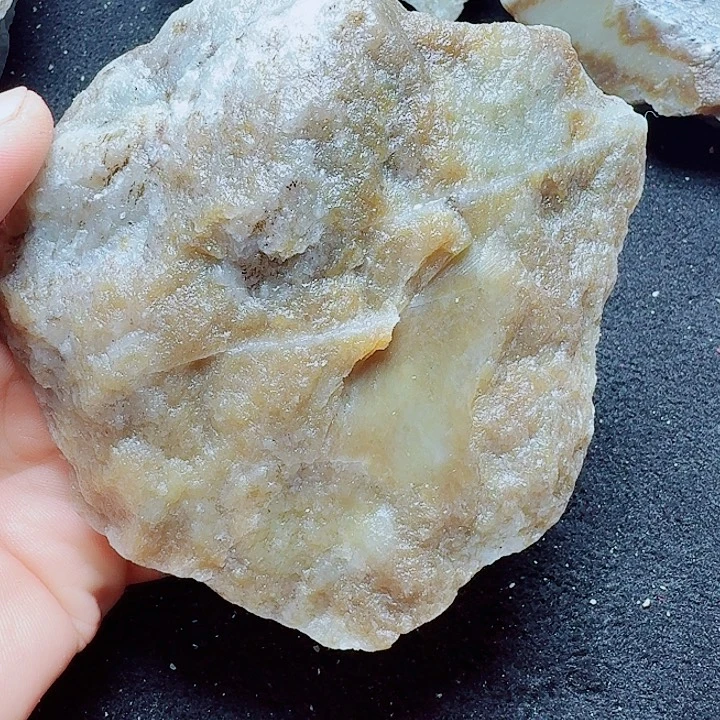青***造和田玉（糖玉）未镶嵌珠宝半成品