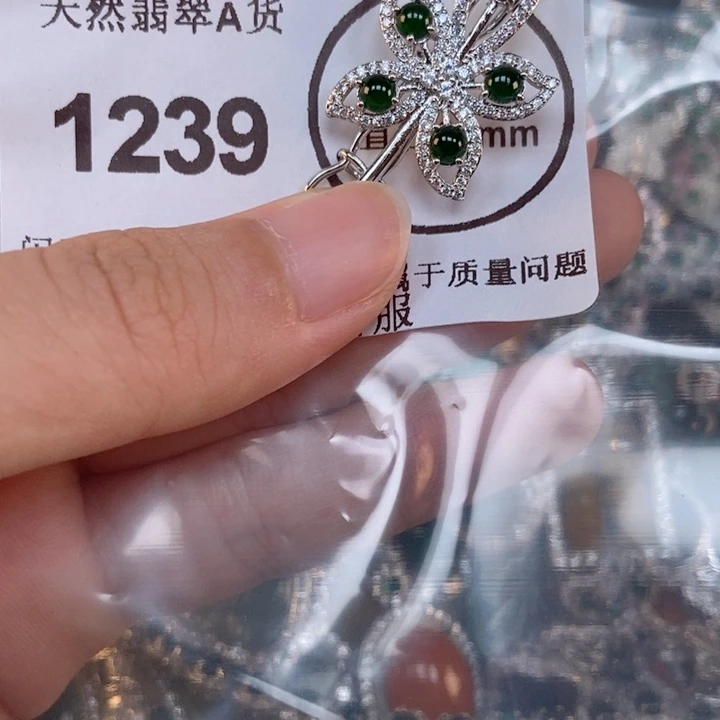 吊坠(不含链)未镶嵌翡翠
