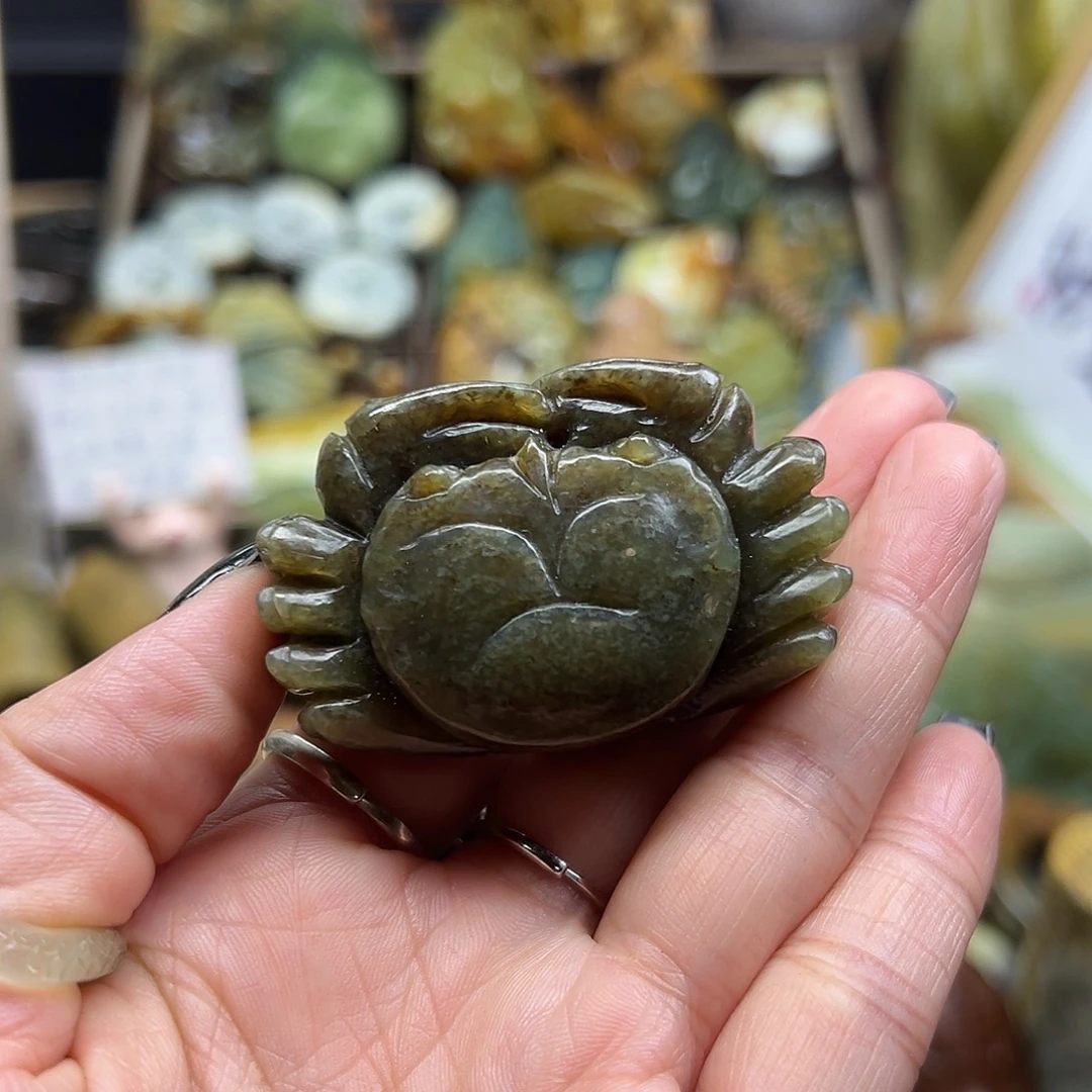 岫岩老玉（透闪石质玉）未镶嵌颈饰老玉手玩螃蟹