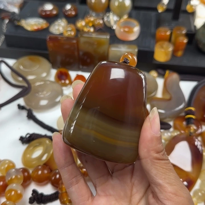 R***W玛瑙/玉髓颈饰未镶嵌