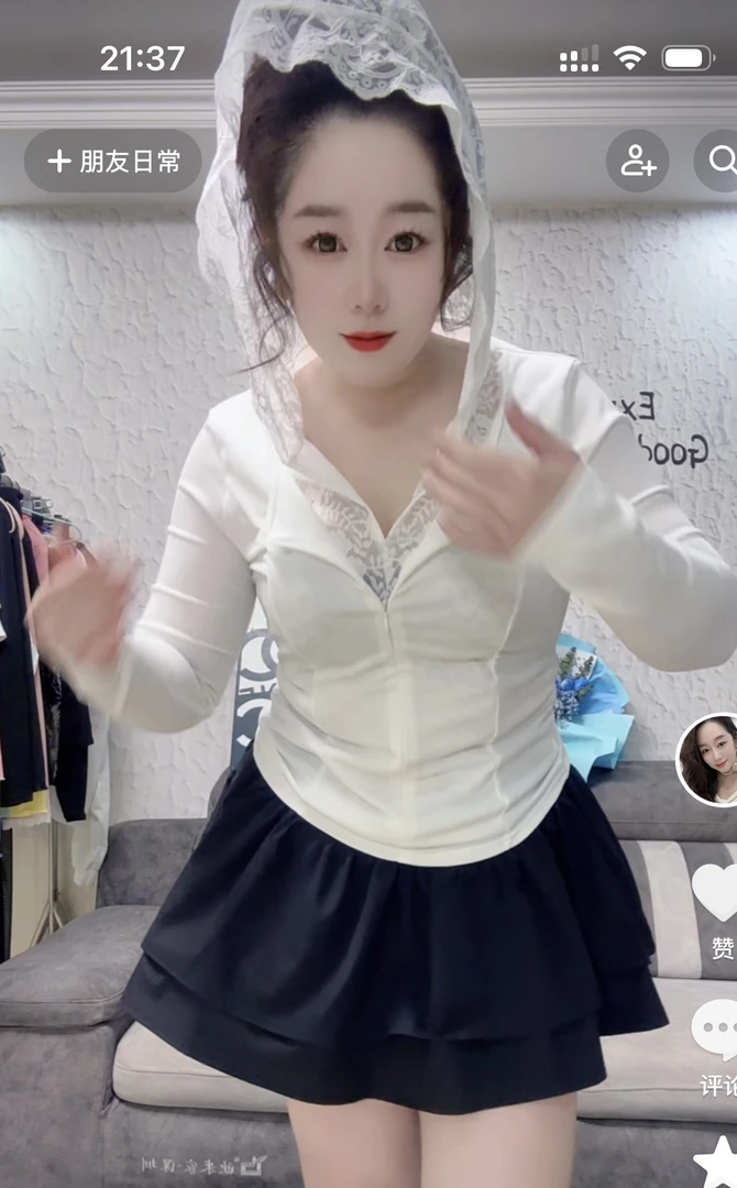 依依家大码女装3037假两件套帽衫打底衫防晒衫纯欲蕾丝v领上衣