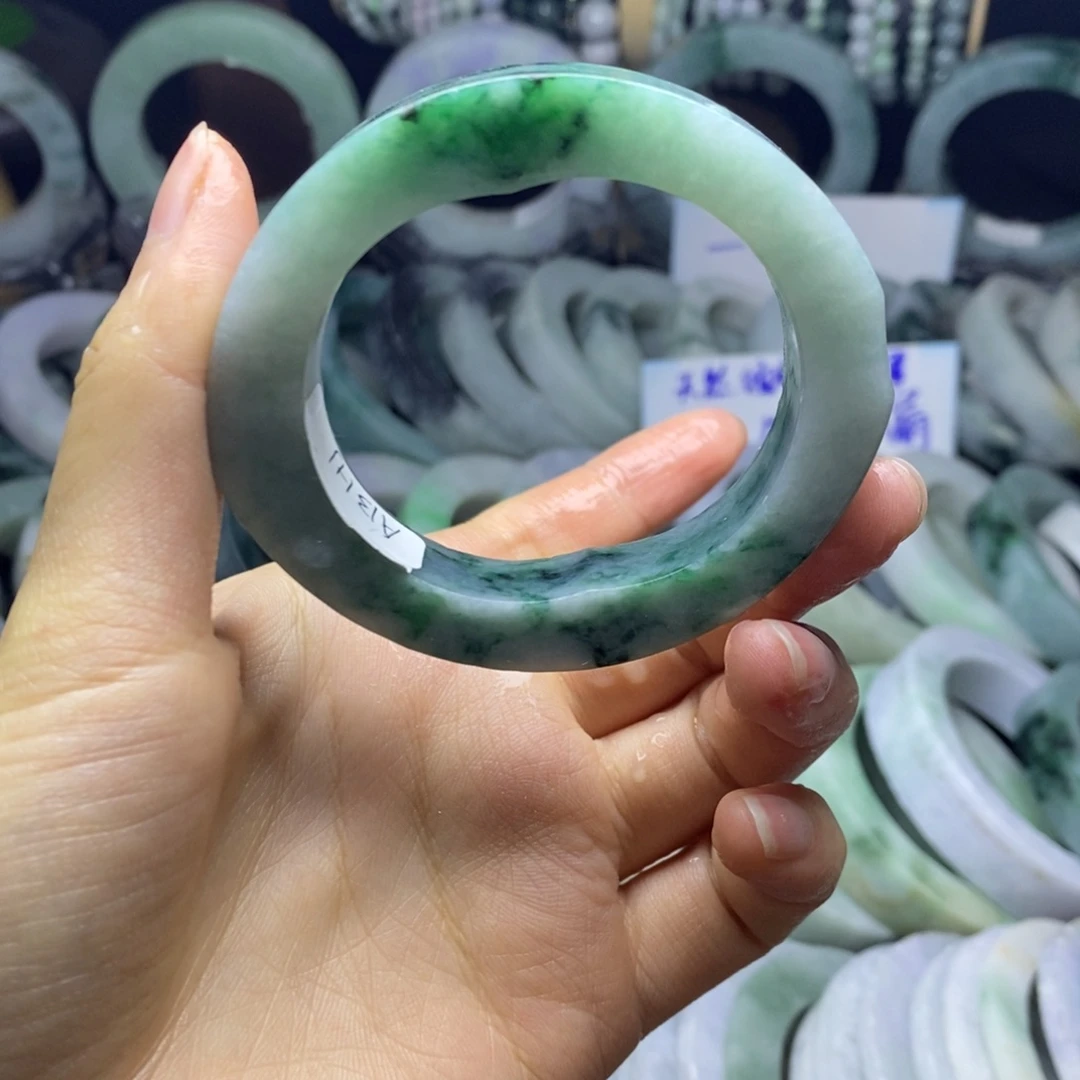 跳****定制翡翠未镶嵌手镯