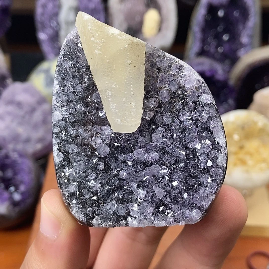 紫晶未镶嵌大型摆件（非配饰）