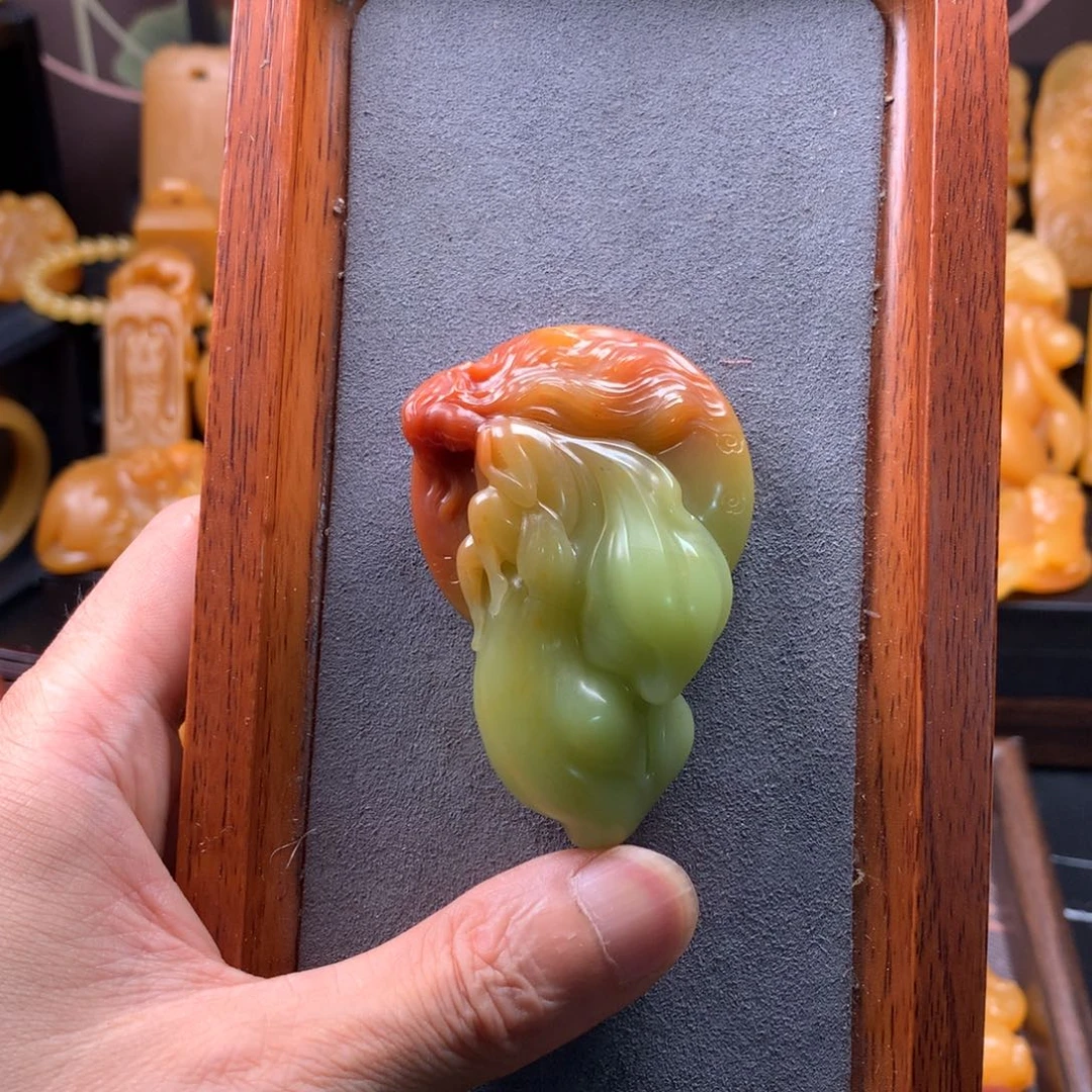 地***坤石英质玉（缅黄）配饰未镶嵌