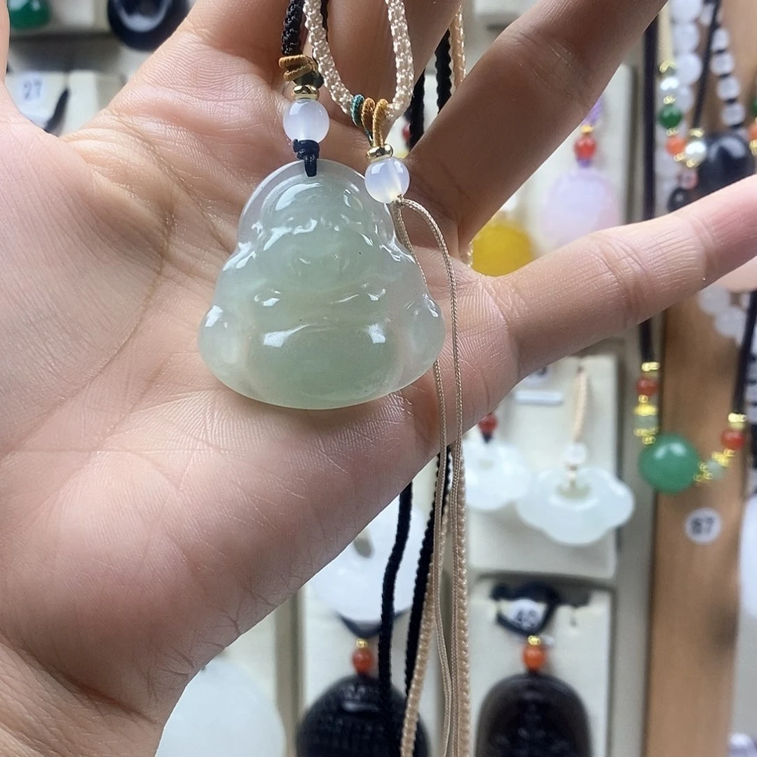 ****饭石英质玉未镶嵌颈饰