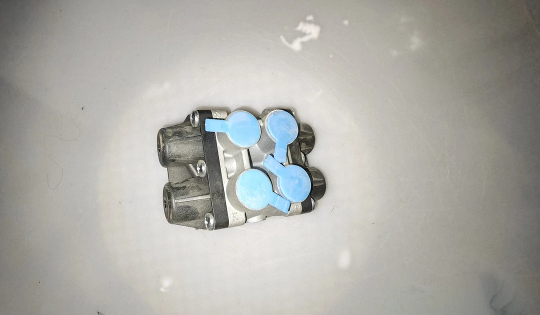 东风天锦干燥器四回路