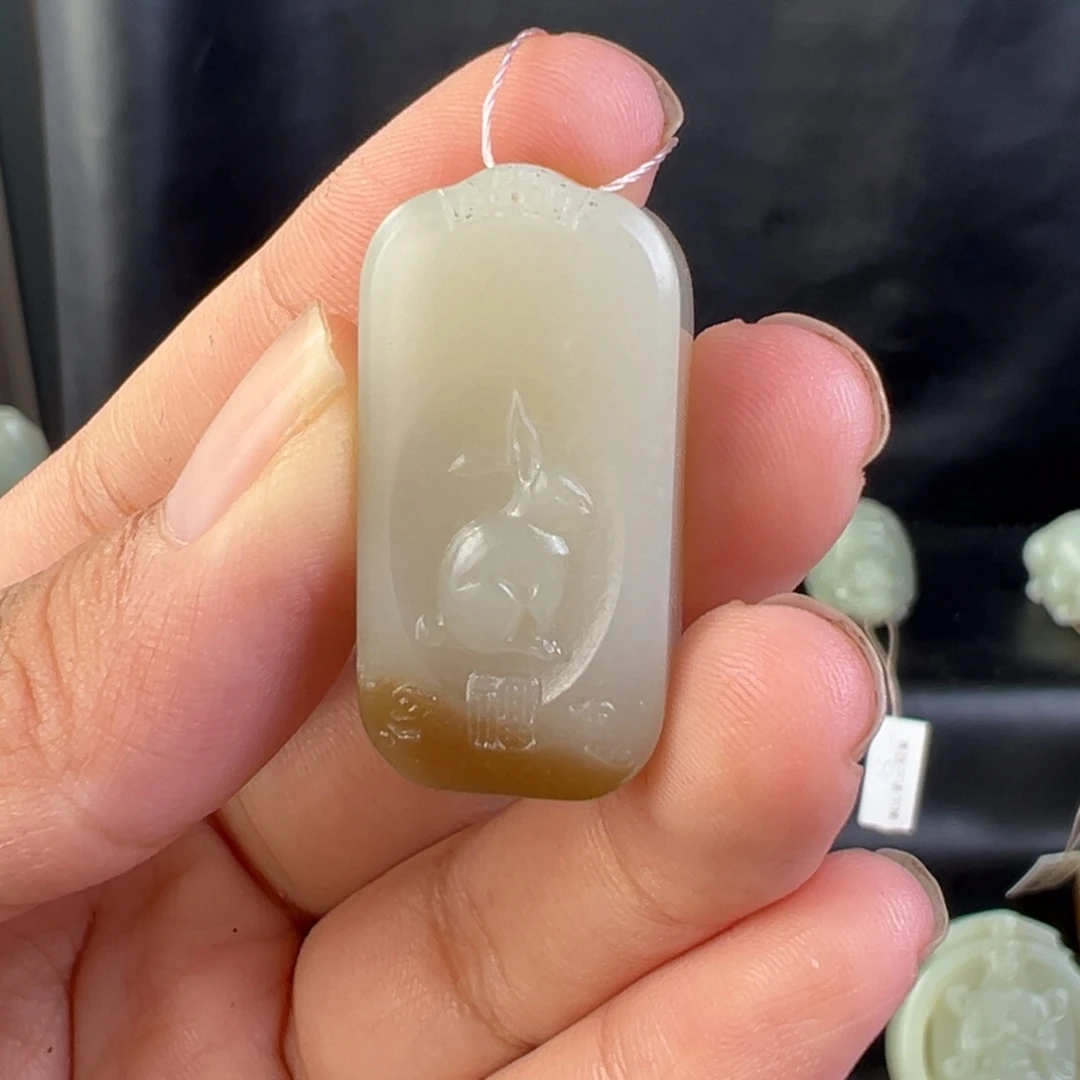 颈饰未镶嵌和田玉（糖玉）