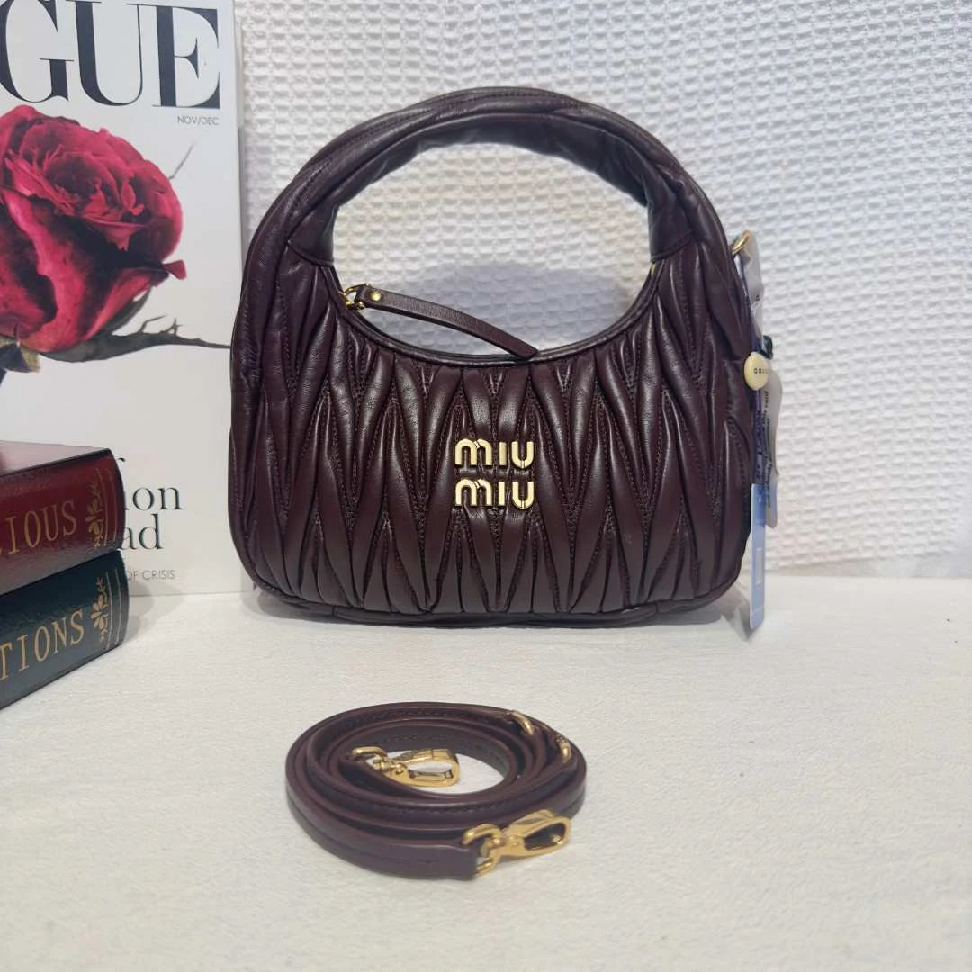 未使用 MIU MIU/缪缪 壹所奢品/半月hobo 褶皱小号石楠木 闲置