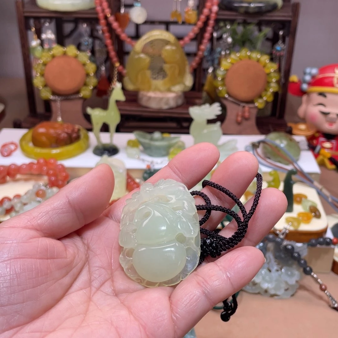 蛇纹石玉颈饰未镶嵌