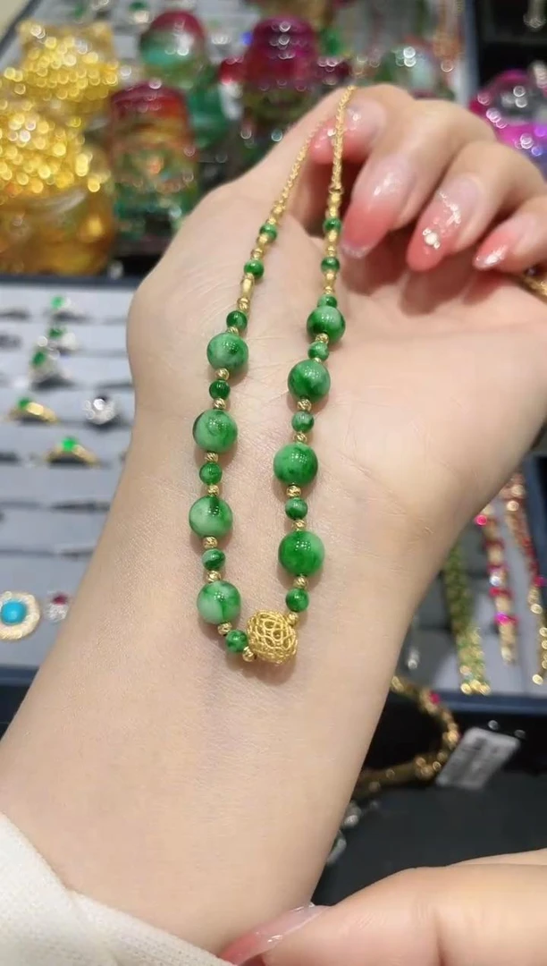 18K金镶嵌翡翠项链
