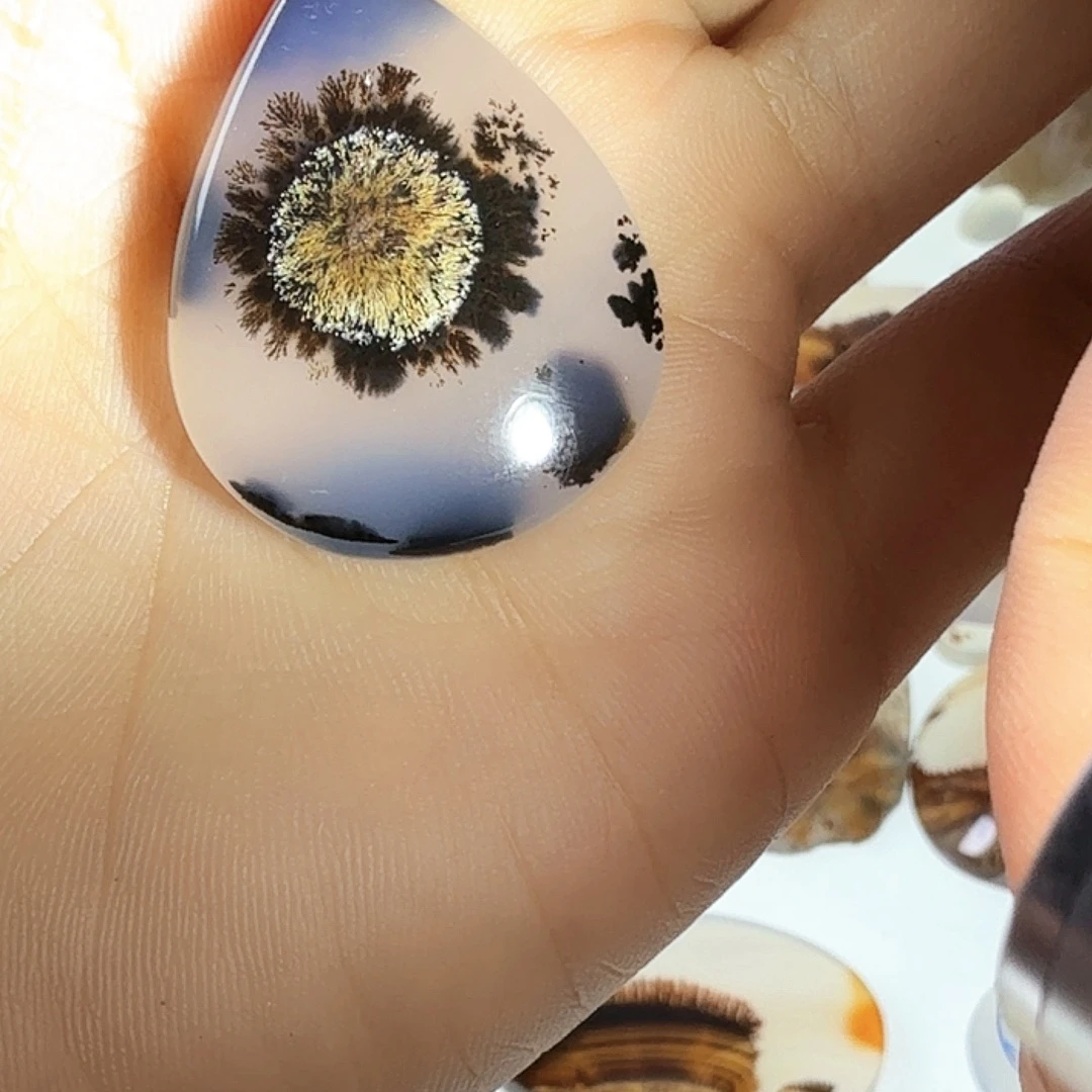 赵***.未镶嵌玛瑙/玉髓珠宝半成品