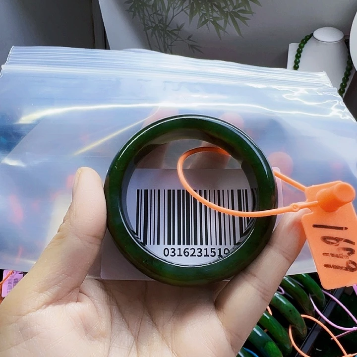 可***乐和田玉未镶嵌手镯