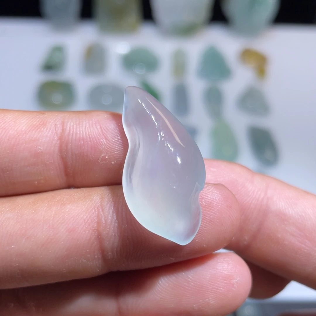 颈饰未镶嵌翡翠叶子