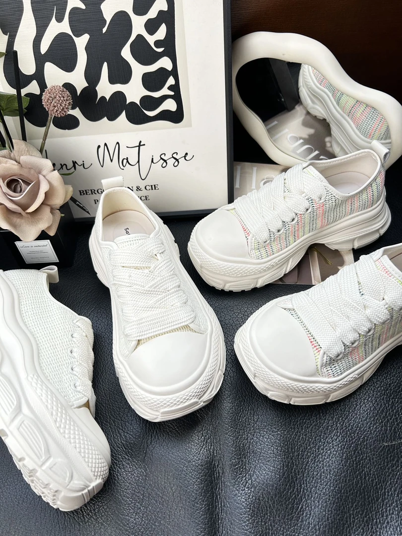 彩色飞织透气小白鞋女2025夏季新款休闲松糕鞋