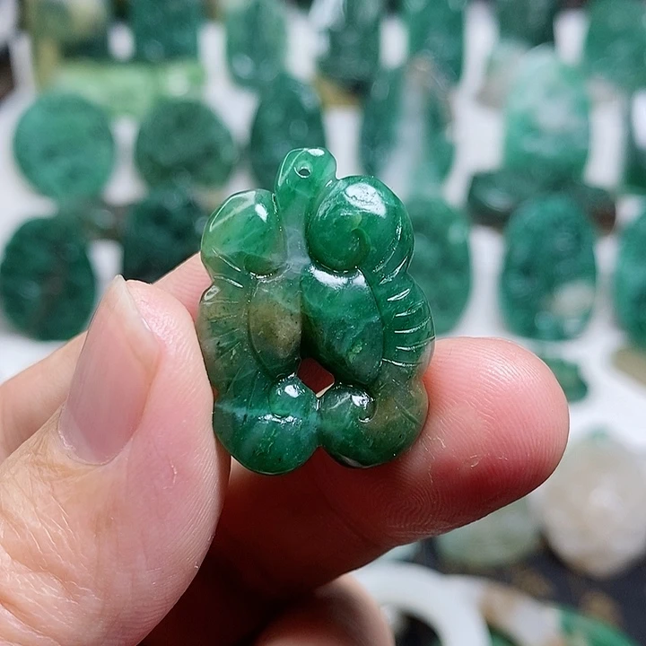 未镶嵌独山玉颈饰