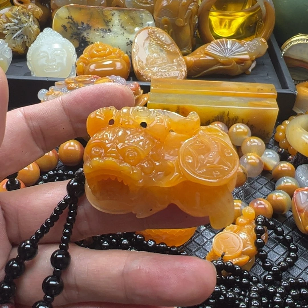 石英质玉未镶嵌颈饰