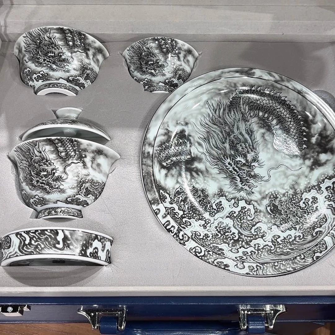 瓷片景德镇瓷器精品陈列