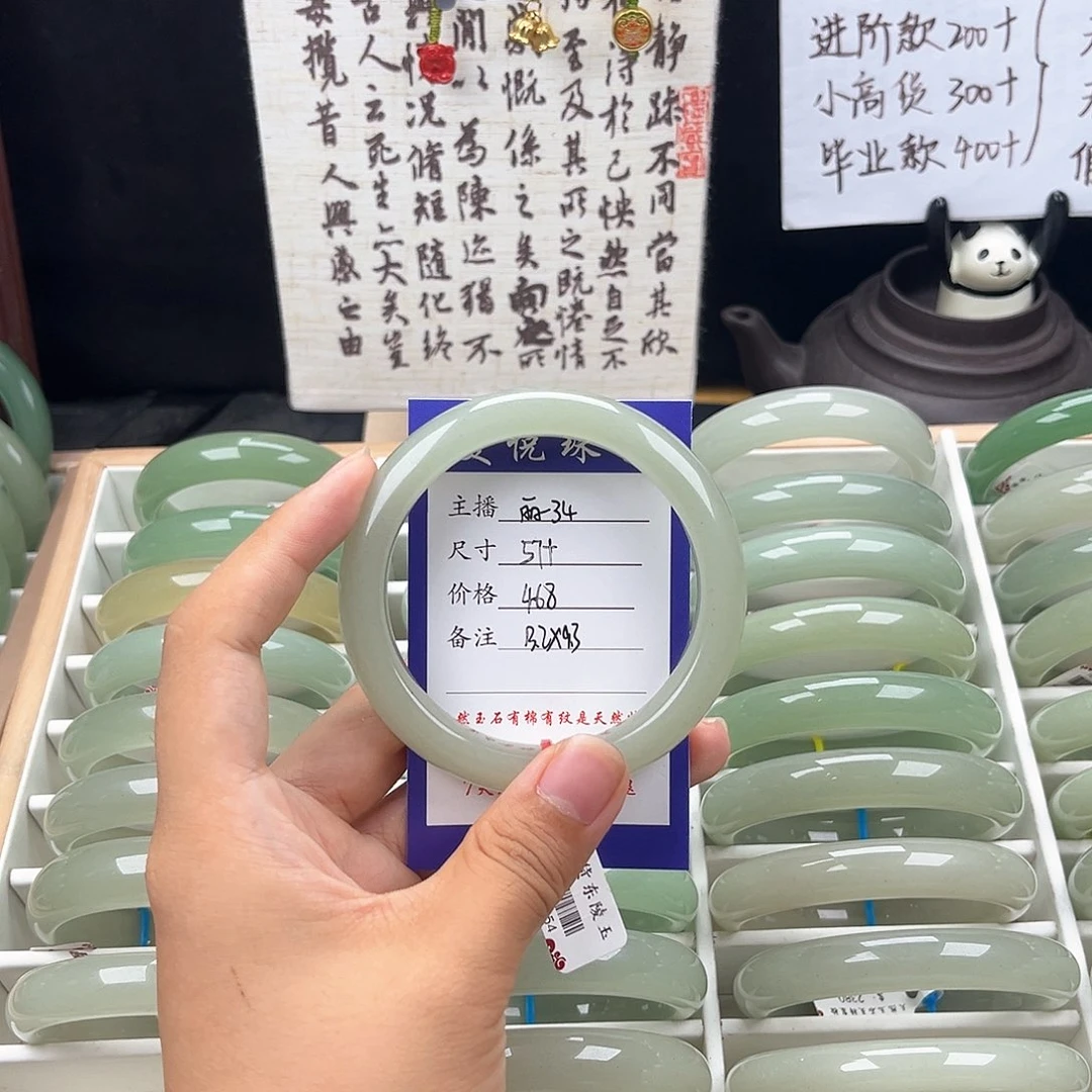 未镶嵌手镯石英质玉是**吖