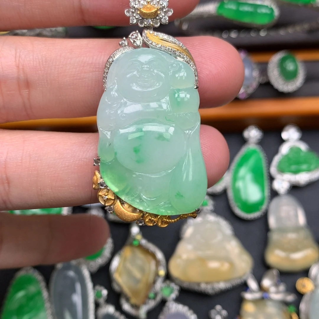 翡翠18K金镶嵌颈饰