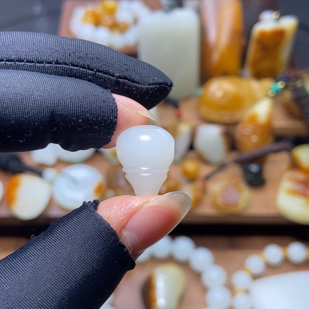 萝***头和田玉未镶嵌颈饰