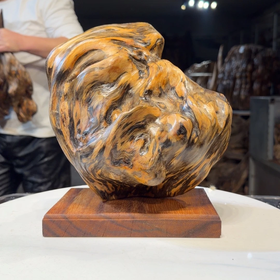 东***风木王一刀琥珀木摆件182