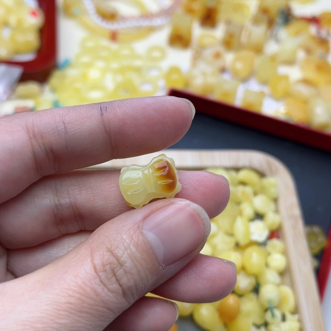 【闪购商品】蜜蜡裸石未镶嵌配饰