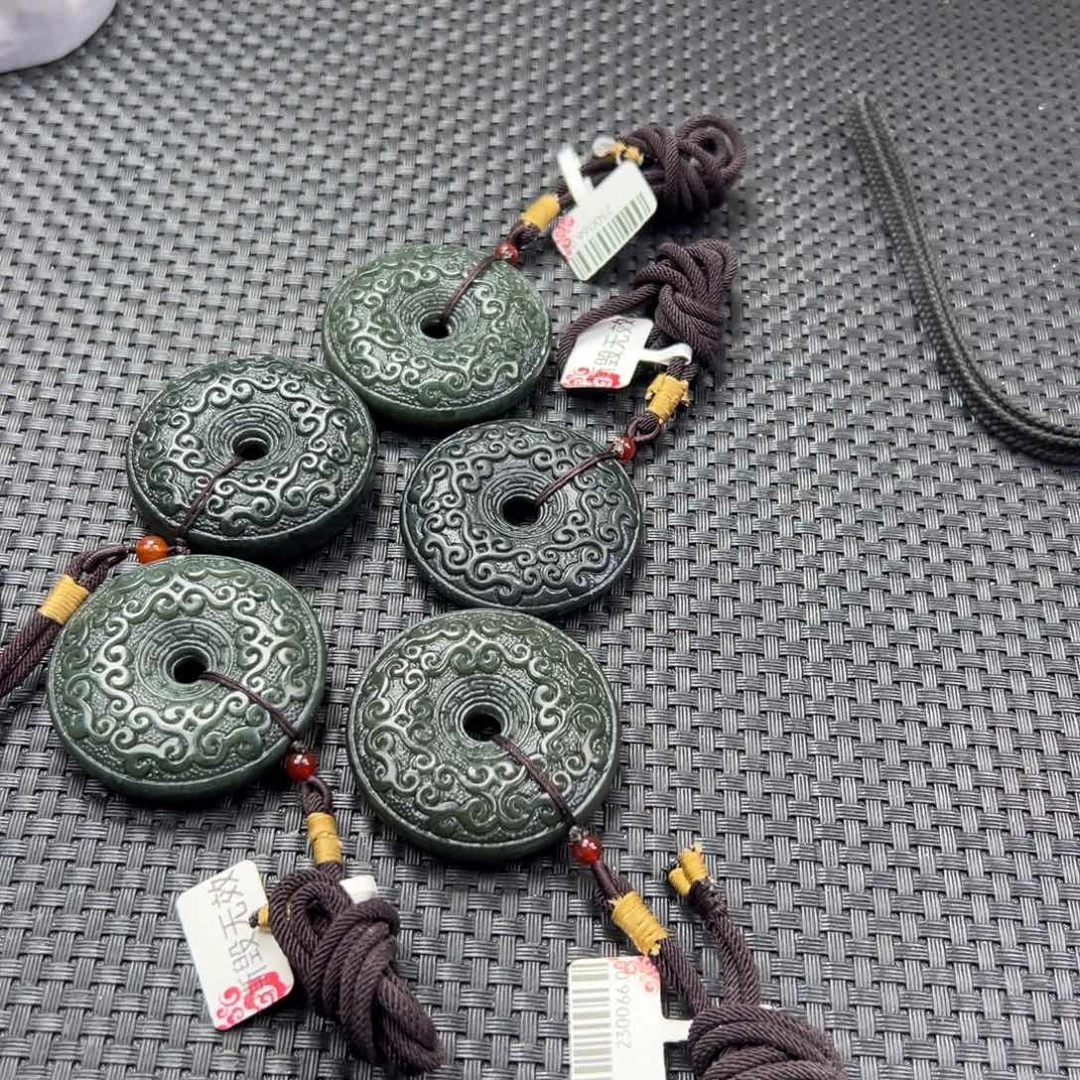 和田玉未镶嵌颈饰平安扣黑油青多样性拍一发一