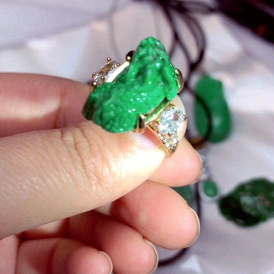 翡翠吊坠(不含链)未镶嵌