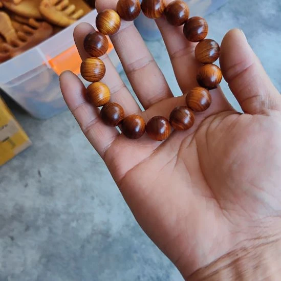 P***g1.5瑕疵一条，太行崖柏