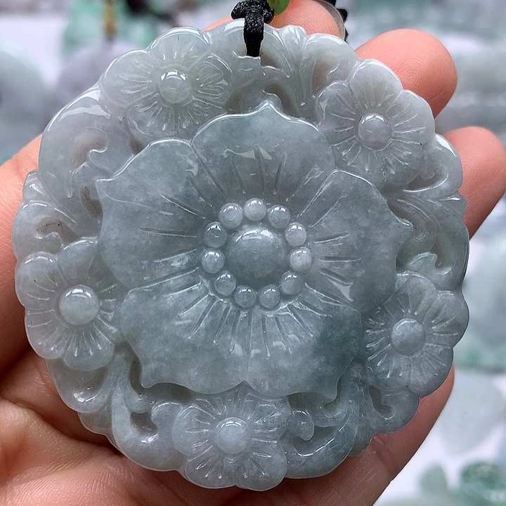 翡翠未镶嵌颈饰花开富贵福利